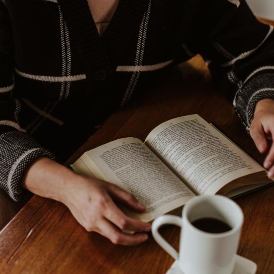 Kaffe + bog= Gylden lykke